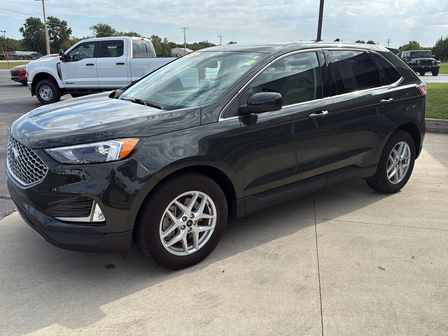 2024 Ford Edge SEL photo 3