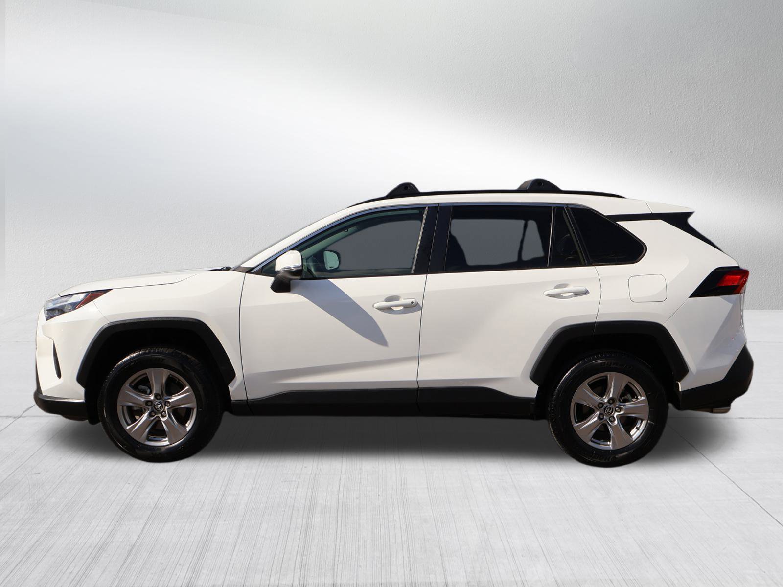 2023 Toyota RAV4 XLE photo 4