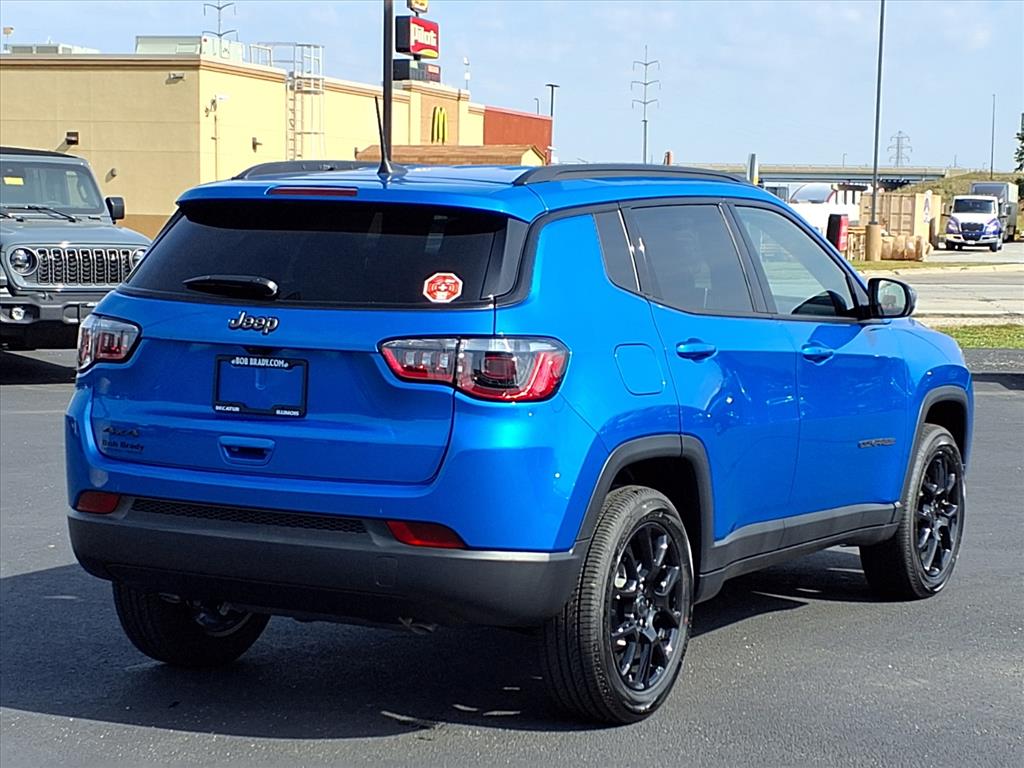 2026 Jeep Compass Latitude Altitude photo 11