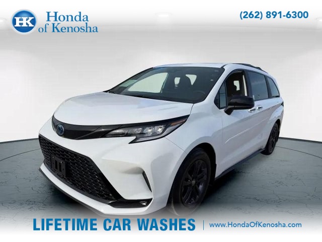 2025 Toyota Sienna XSE's photo