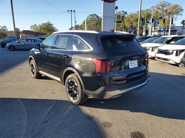 2025 Kia Sorento S photo 4