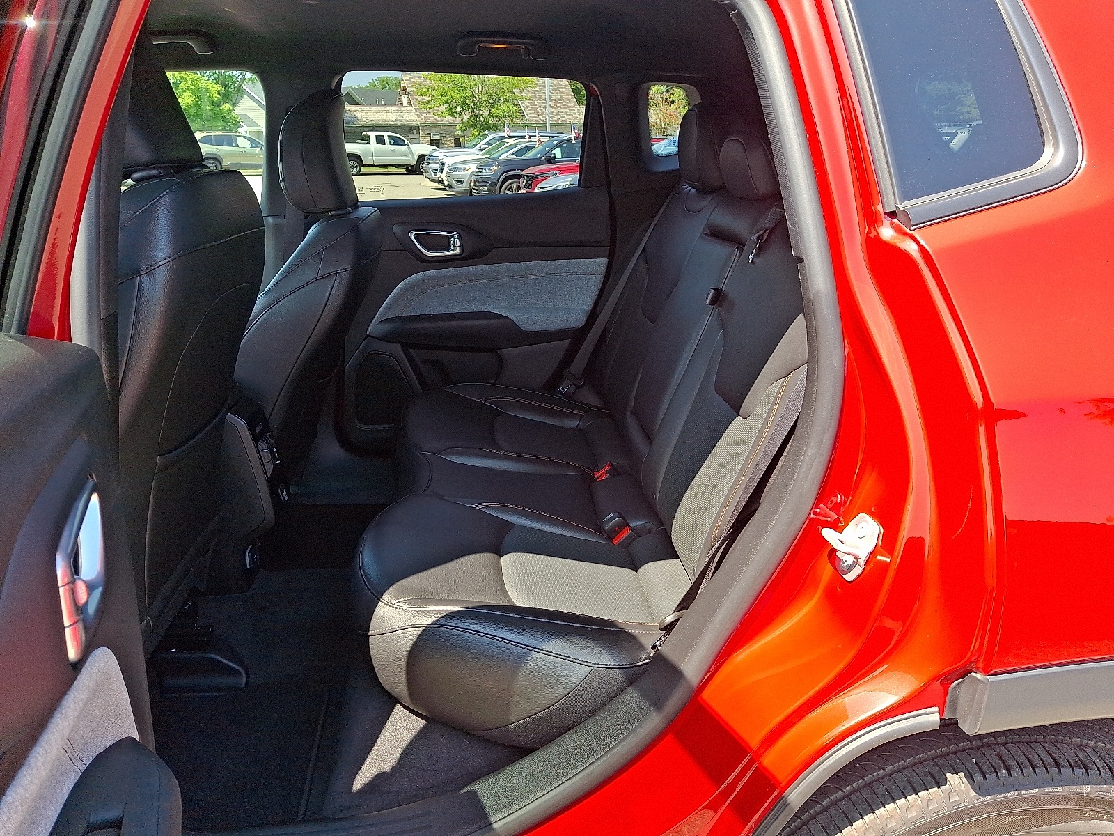 2023 Jeep Compass Latitude Lux photo 10