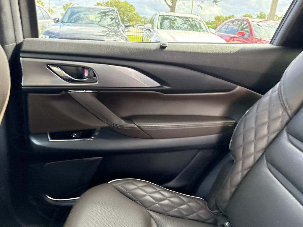 2021 Mazda CX-9 Signature photo 15