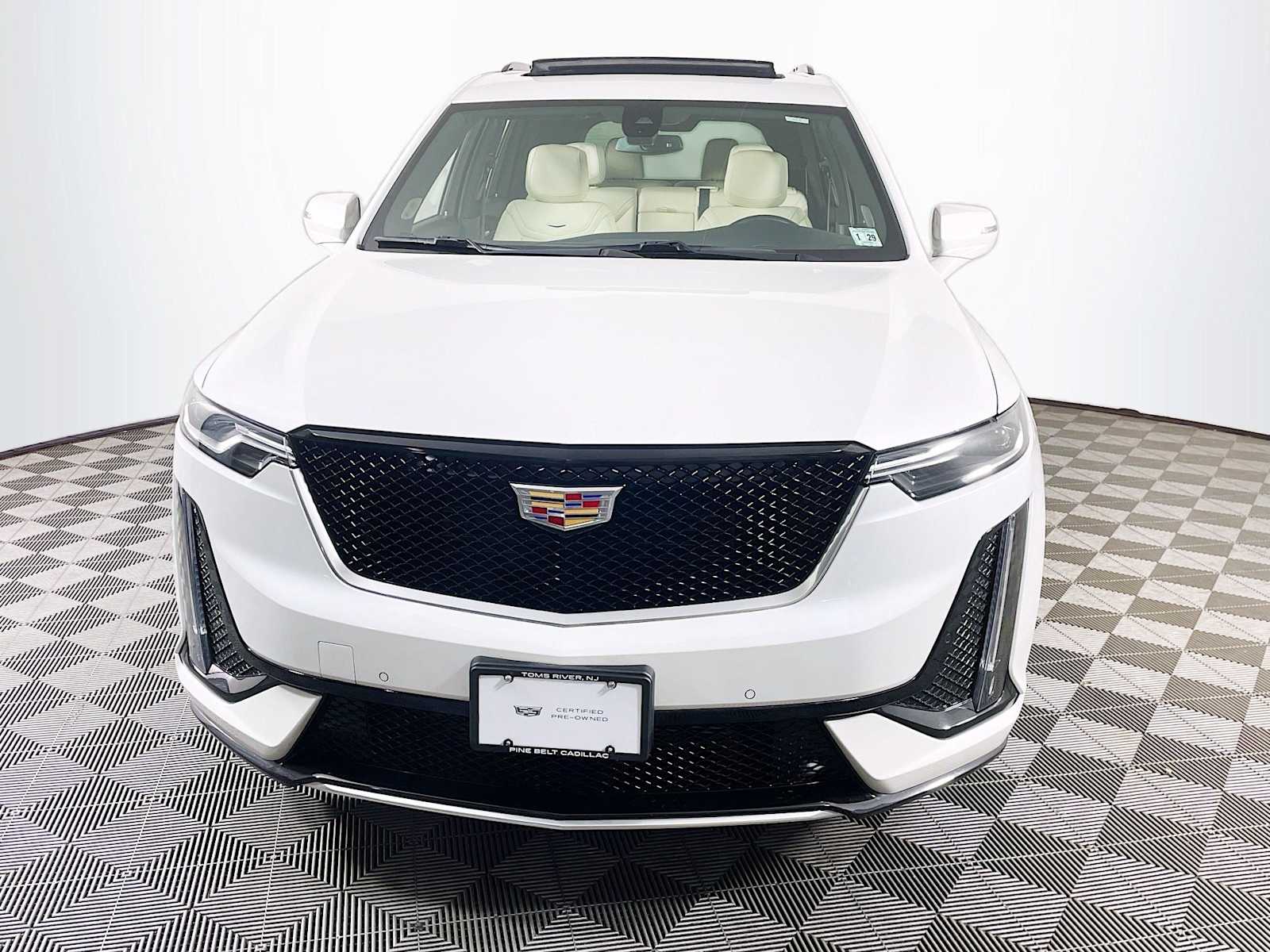 2024 Cadillac XT6 Sport photo 2