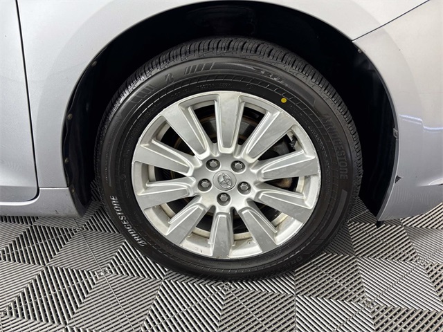 2017 Toyota Sienna LE photo 27