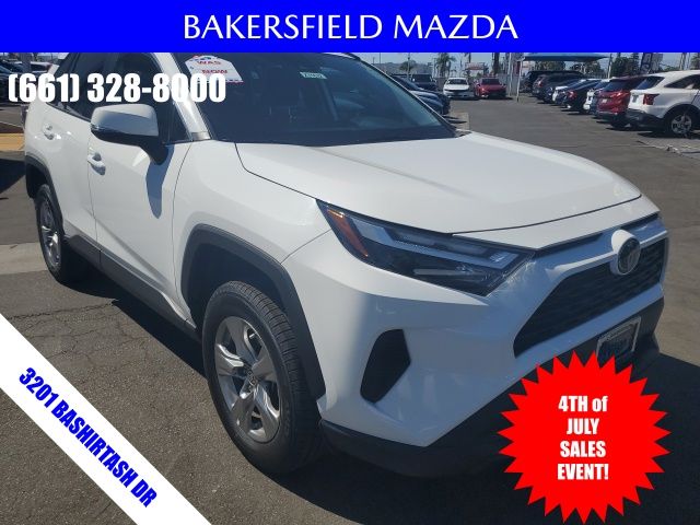 2024 Toyota RAV4 XLE photo 2