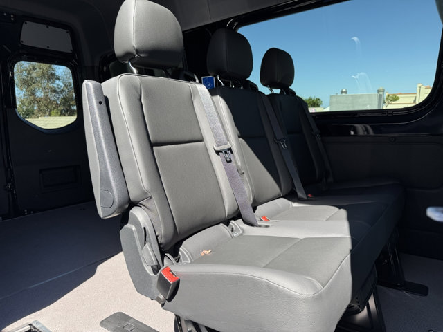 2025 Mercedes Benz Sprinter 2500 photo 3
