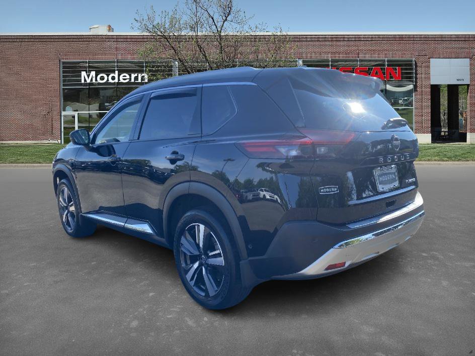 2023 Nissan Rogue Platinum photo 2