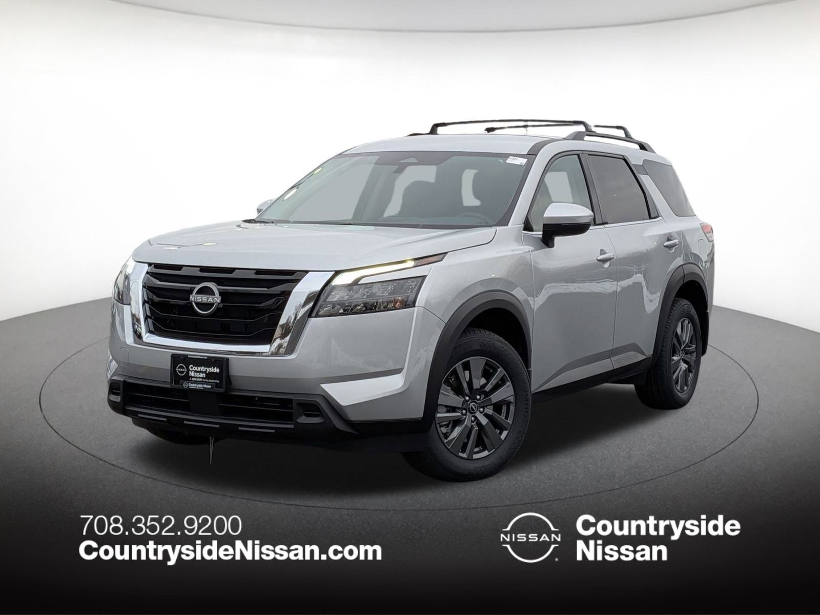 2025 Nissan Pathfinder SV's photo
