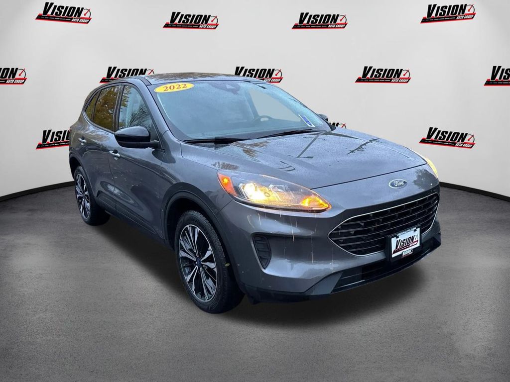 2022 Ford Escape SE Hybrid photo 3