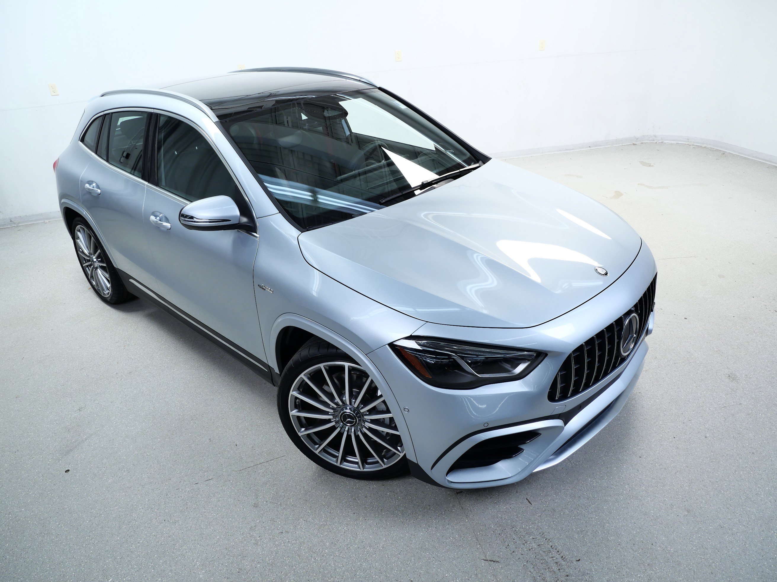 2024 Mercedes Benz GLA AMG 35 photo 3