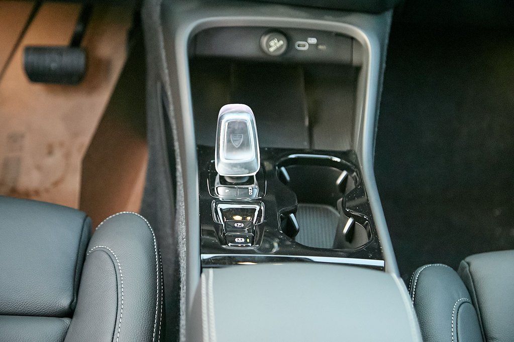 2026 VOLVO XC40 - Image 25