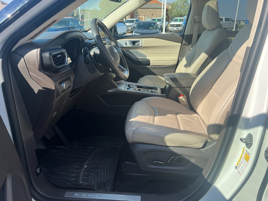 2020 Ford Explorer Platinum photo 22
