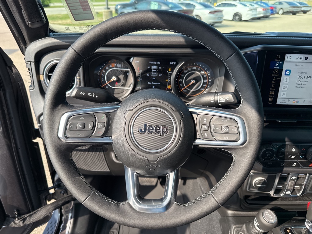 2025 Jeep Wrangler Sahara photo 16