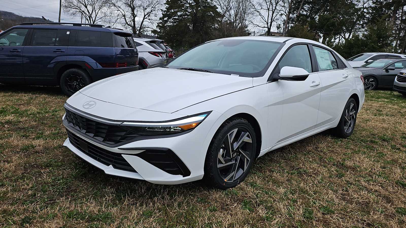 2025 Hyundai Elantra Hybrid Limited photo 2