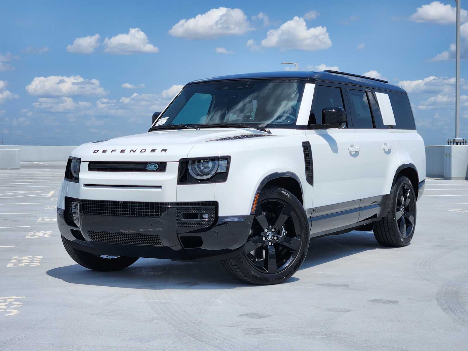 2025 Land Rover Defender V8's photo