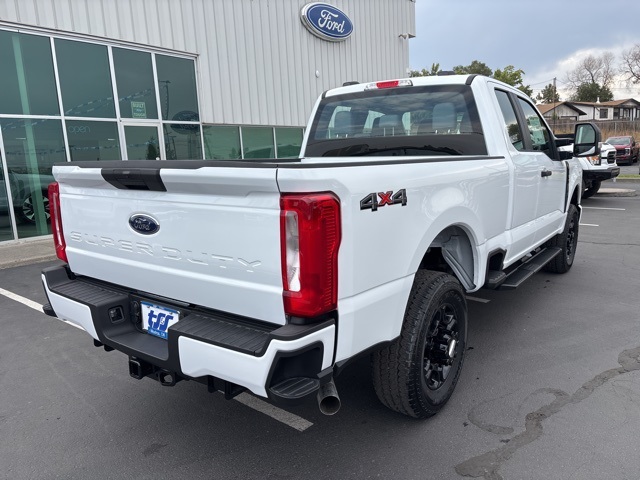 2026 Ford F-350 photo 3