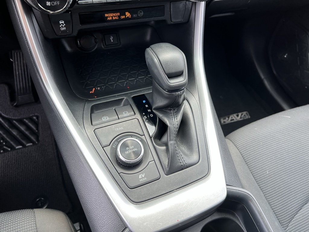 2020 Toyota RAV4 Hybrid LE photo 20