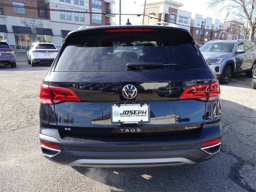 2024 Volkswagen Taos SE photo 4