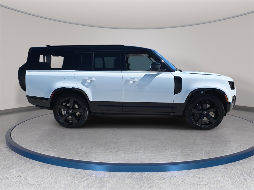 2025 Land Rover Defender 130 X-Dynamic SE photo 4