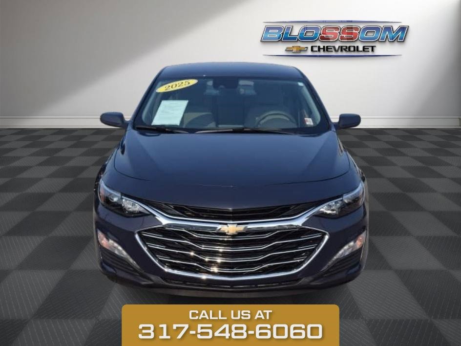 2025 Chevrolet Malibu 1LT photo 2