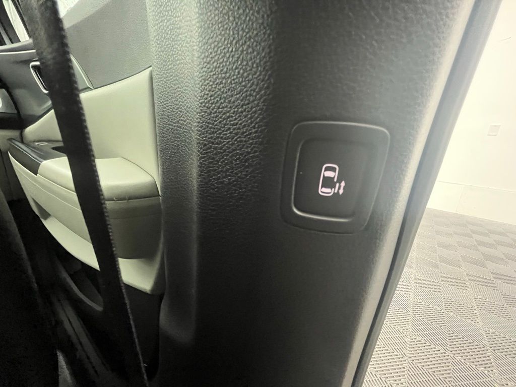 2024 Kia Carnival LX photo 6