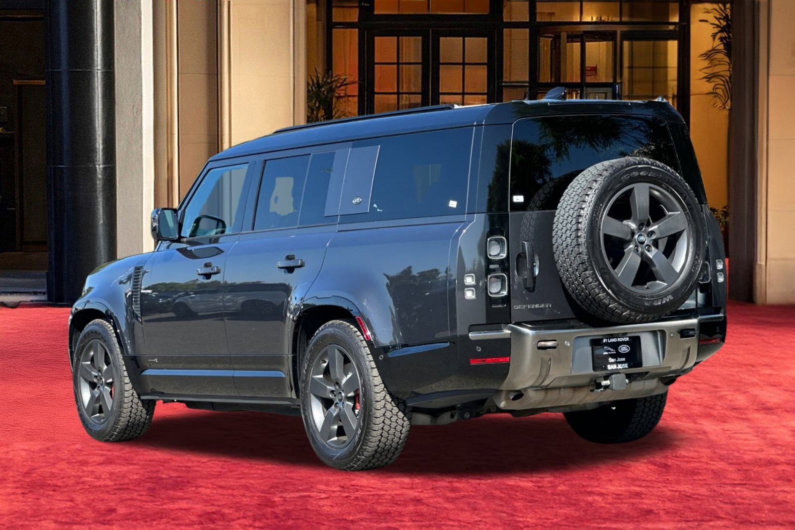 2023 Land Rover Defender 130 X photo 3