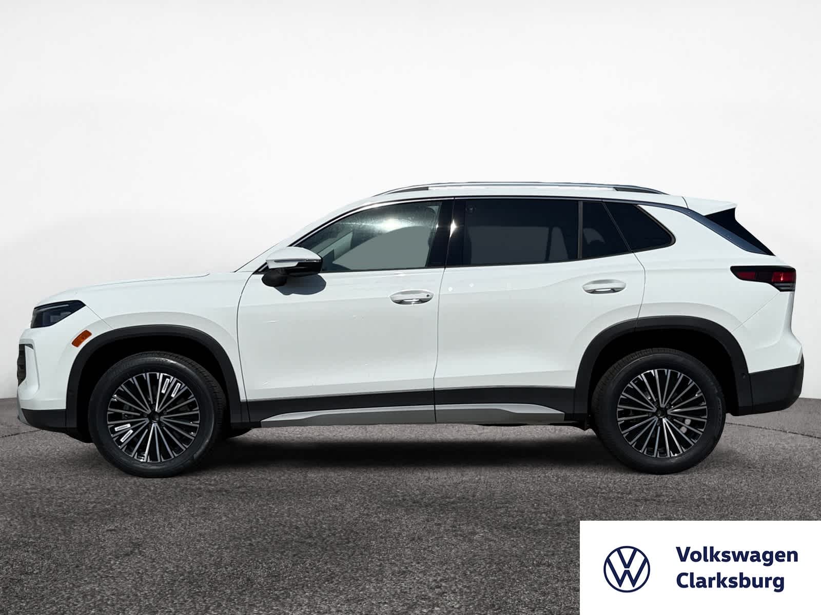 2025 Volkswagen Tiguan S photo 2