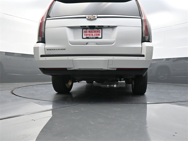 2017 Cadillac Escalade ESV Luxury photo 32