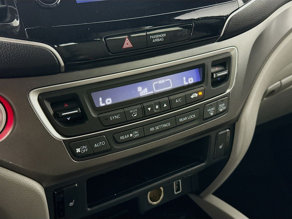 2020 Honda Pilot EX photo 13