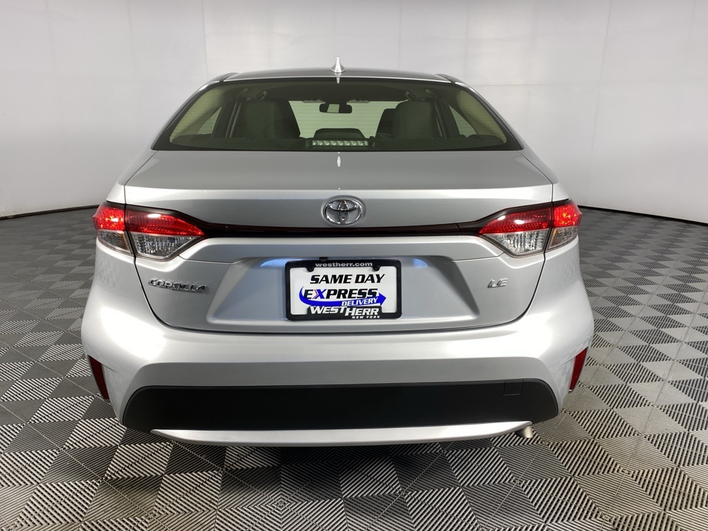 2022 Toyota Corolla LE photo 16