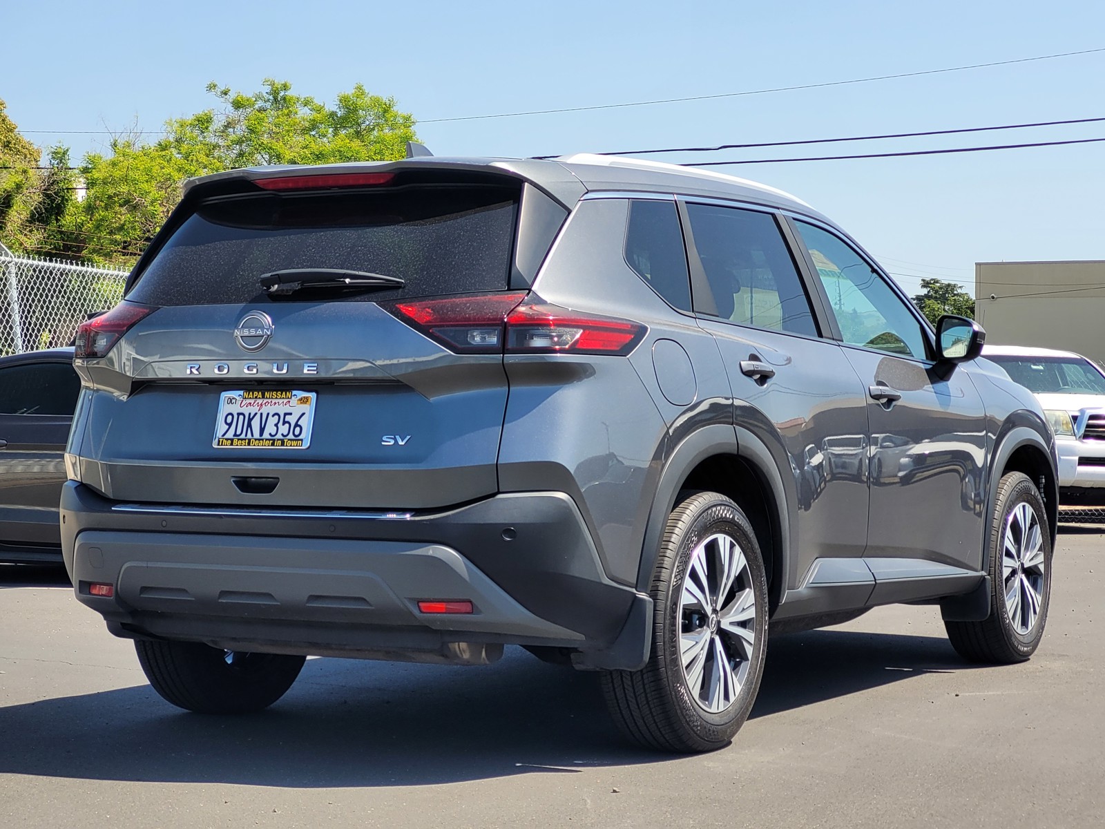 2023 Nissan Rogue SV photo 2