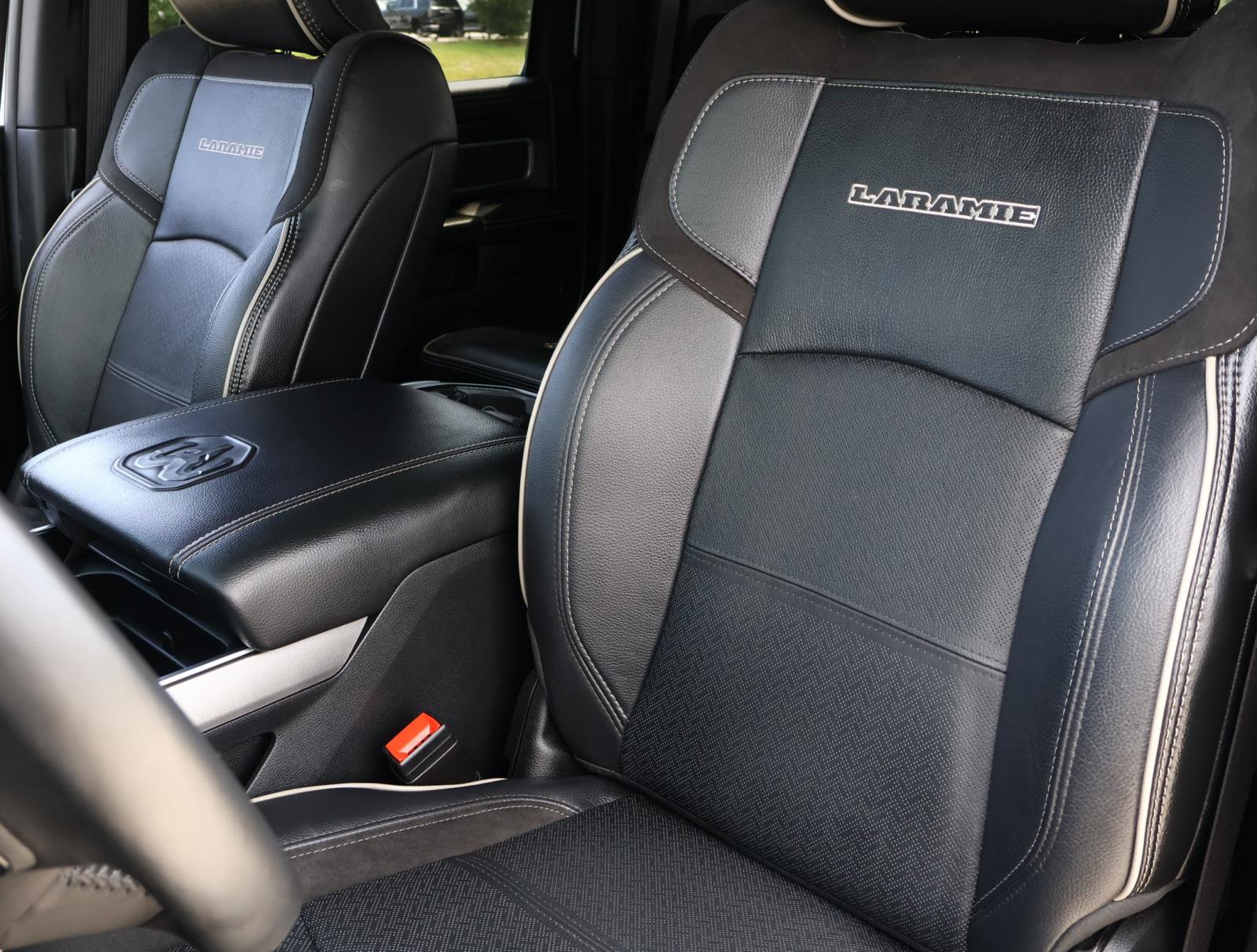 2024 Ram 3500 Laramie photo 14
