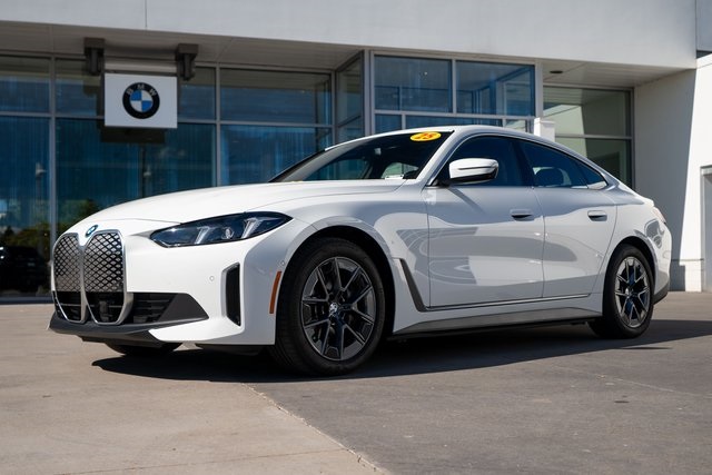 2025 BMW i4 40's photo