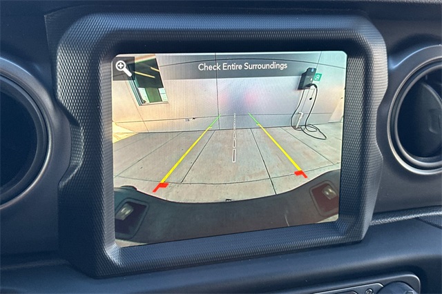 2022 Jeep Gladiator Willys photo 3