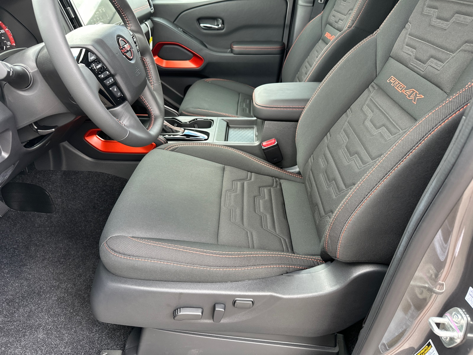 2025 Nissan Frontier PRO-4X photo 9