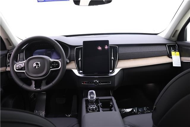 2026 Volvo XC90 B5 Plus photo 8