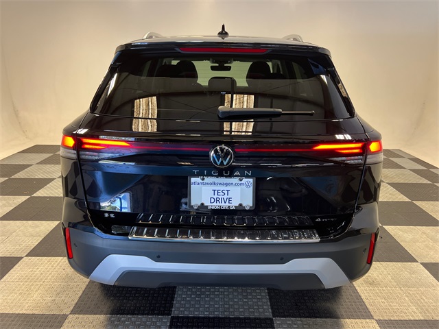 2025 Volkswagen Tiguan SE photo 3