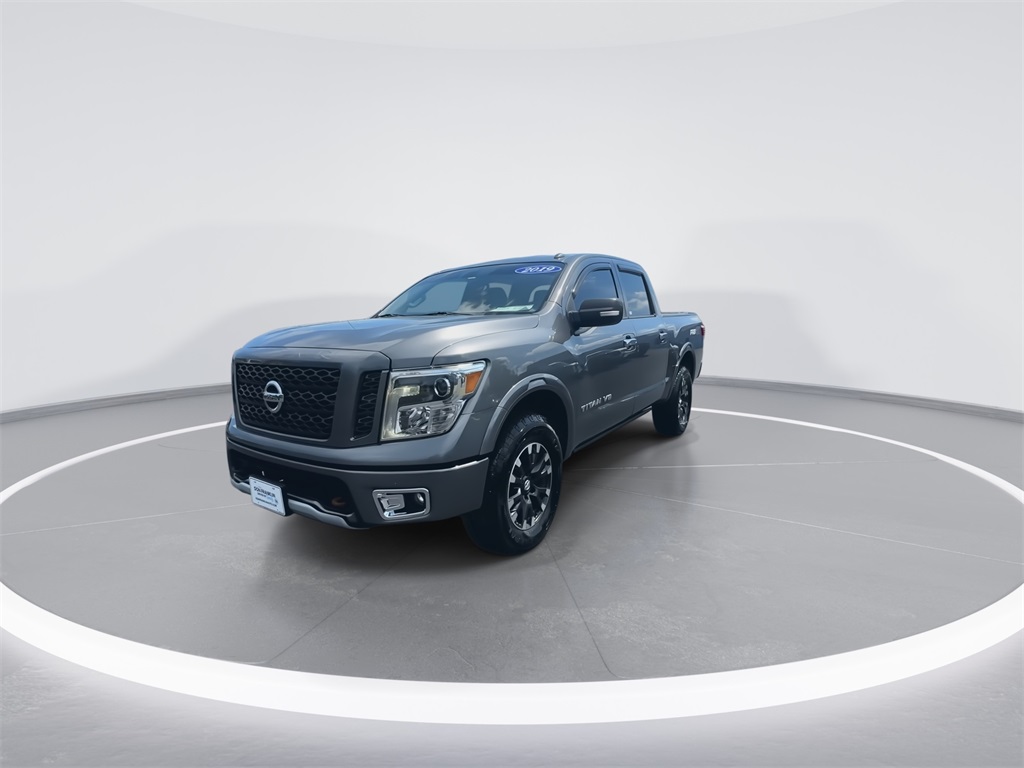 2019 Nissan Titan PRO-4X photo 4