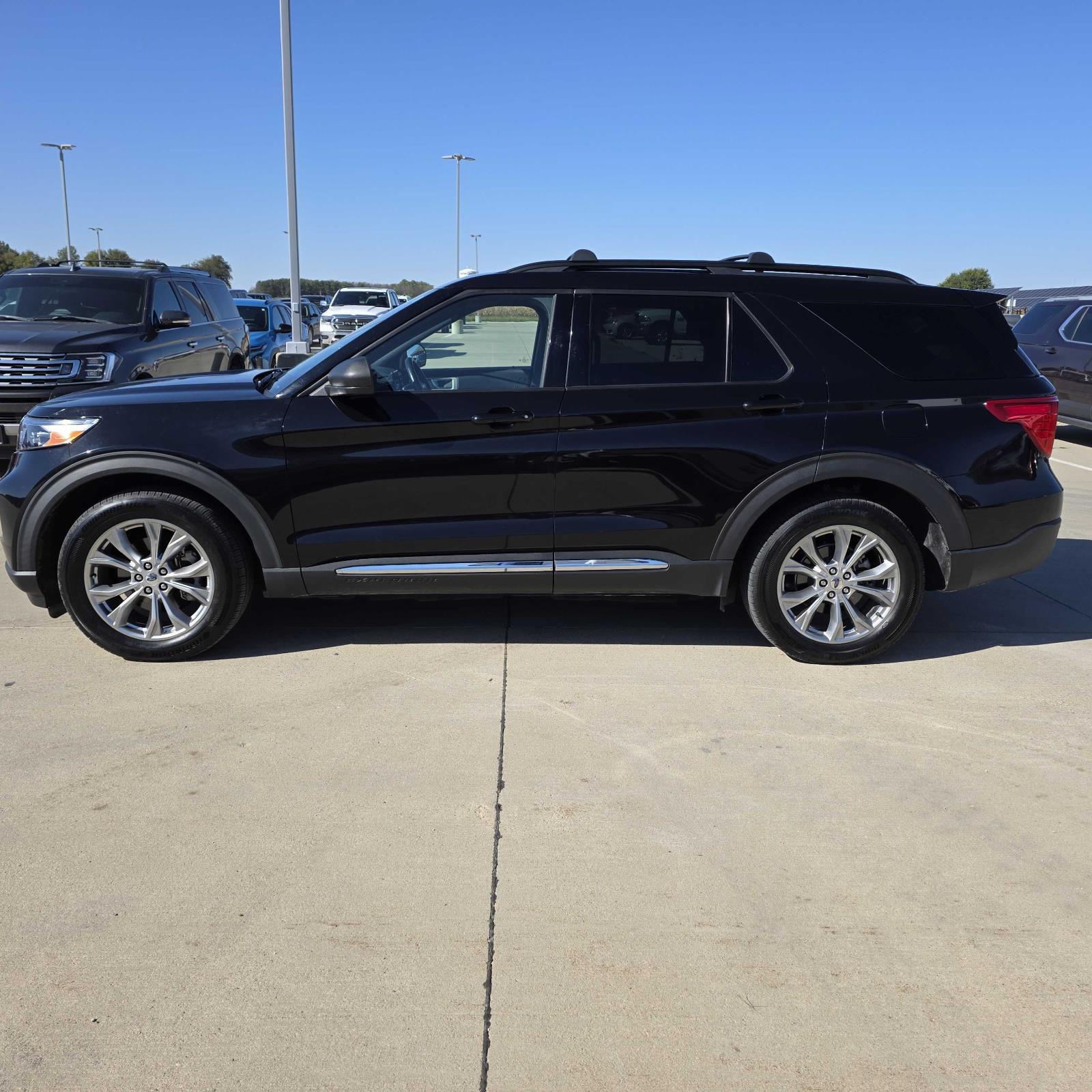 Used 2018 GMC Acadia SLT-1 with VIN 1GKKNULS2JZ137523 for sale in Charles City, IA