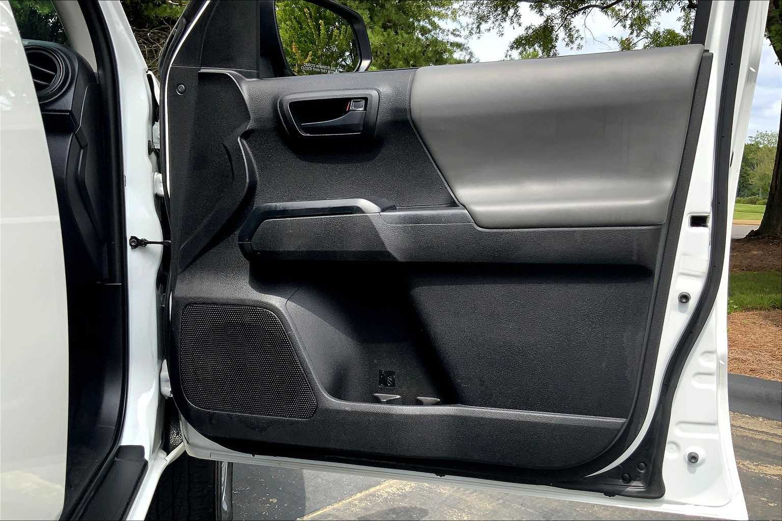 2021 Toyota Tacoma SR 4x4 Access Cab photo 17