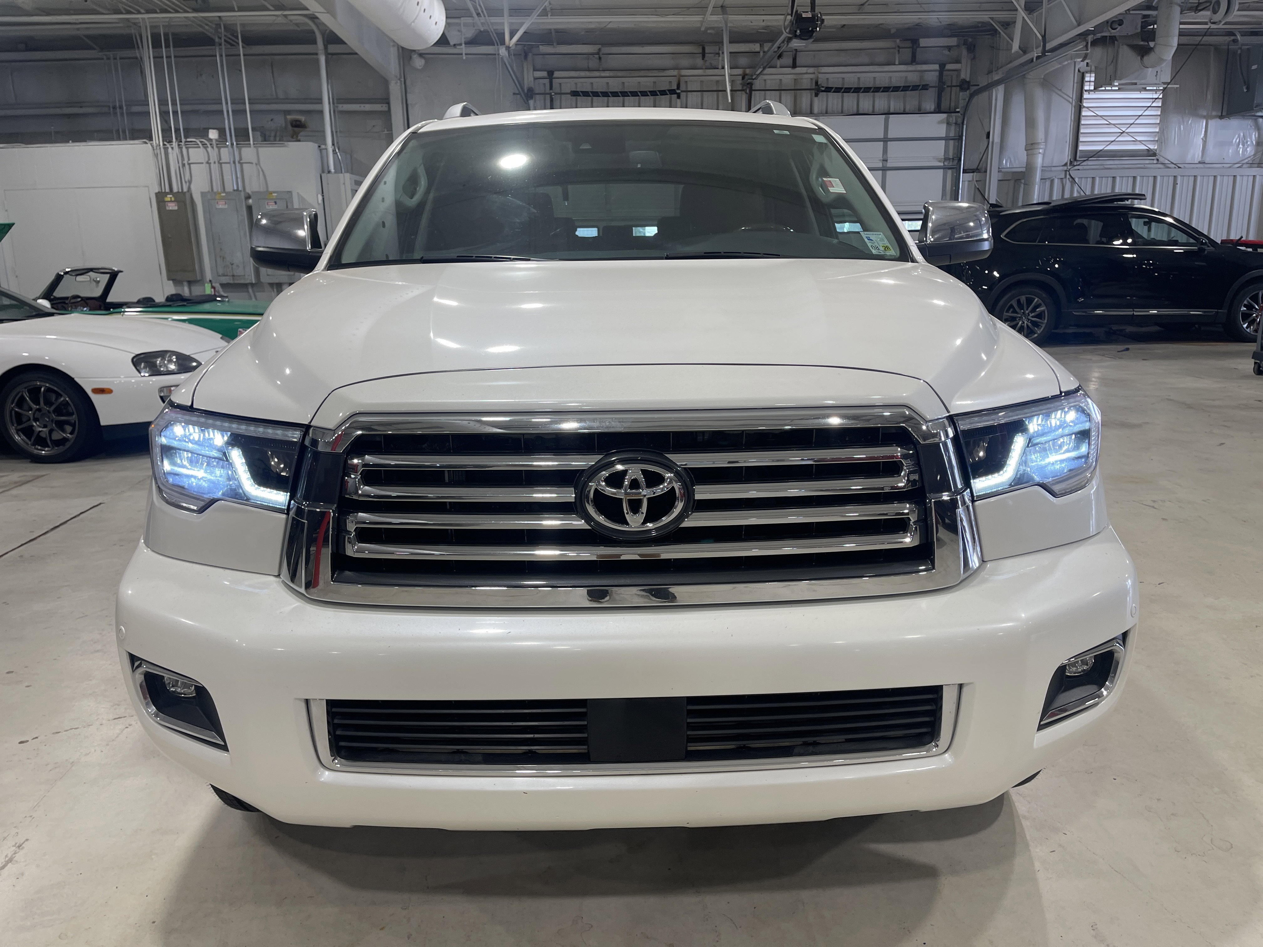 2019 Toyota Sequoia Platinum photo 4