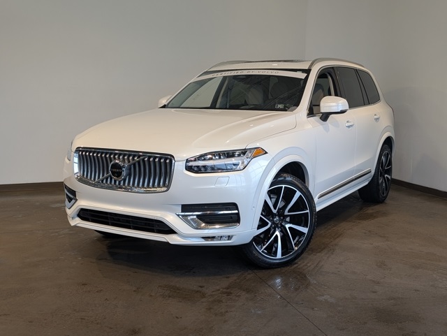 2023 Volvo XC90 Plus's photo