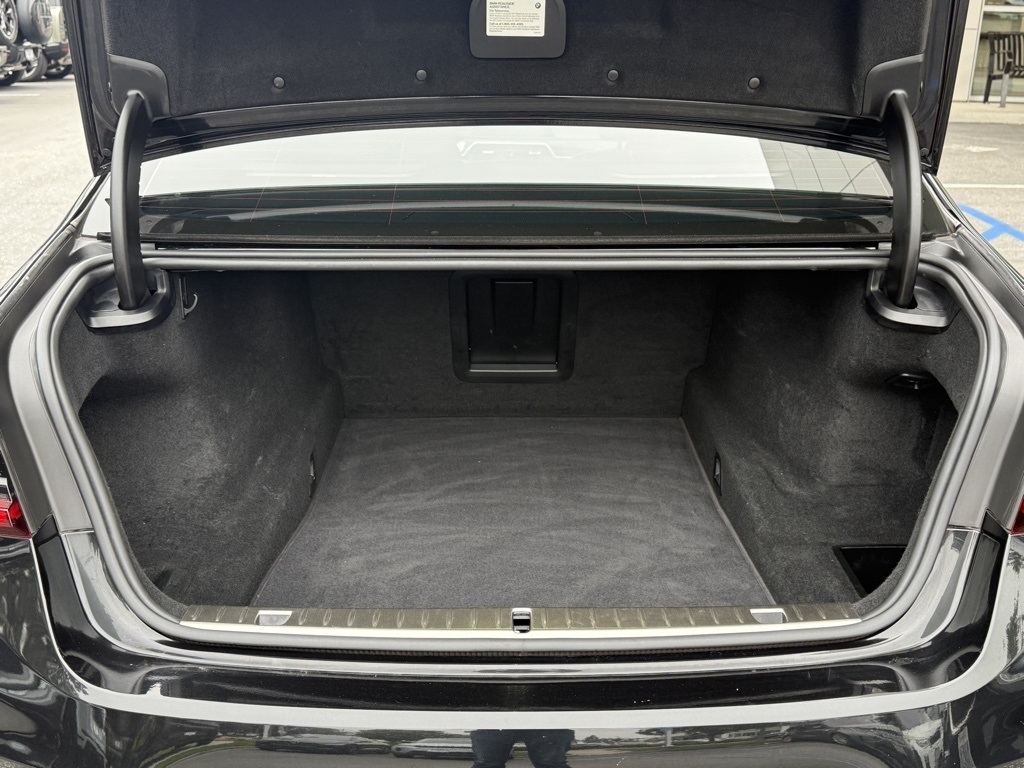 Used 2022 Black BMW 740i image 11