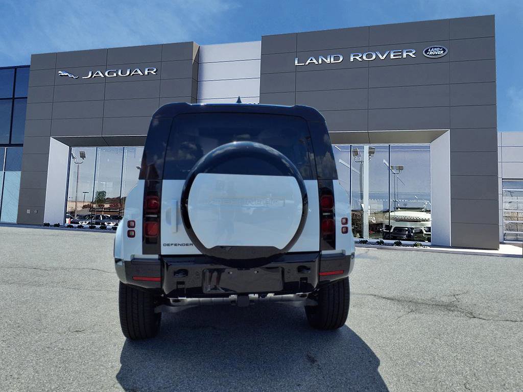 2025 Land Rover Defender 110 X-Dynamic SE photo 4