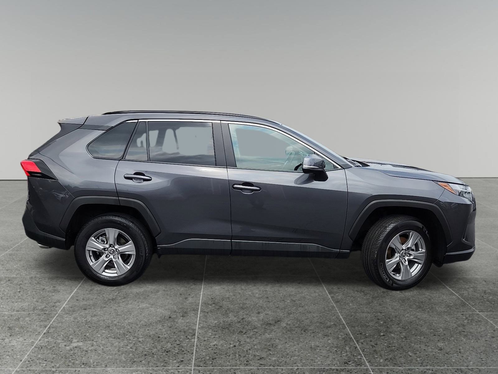 2025 Toyota RAV4 XLE photo 8