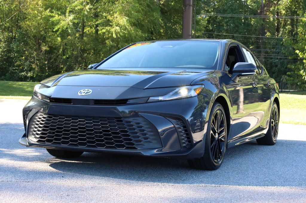2025 Toyota Camry SE's photo