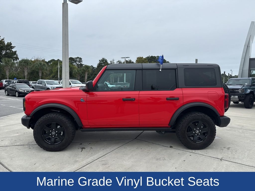 2024 Ford Bronco Black Diamond photo 2