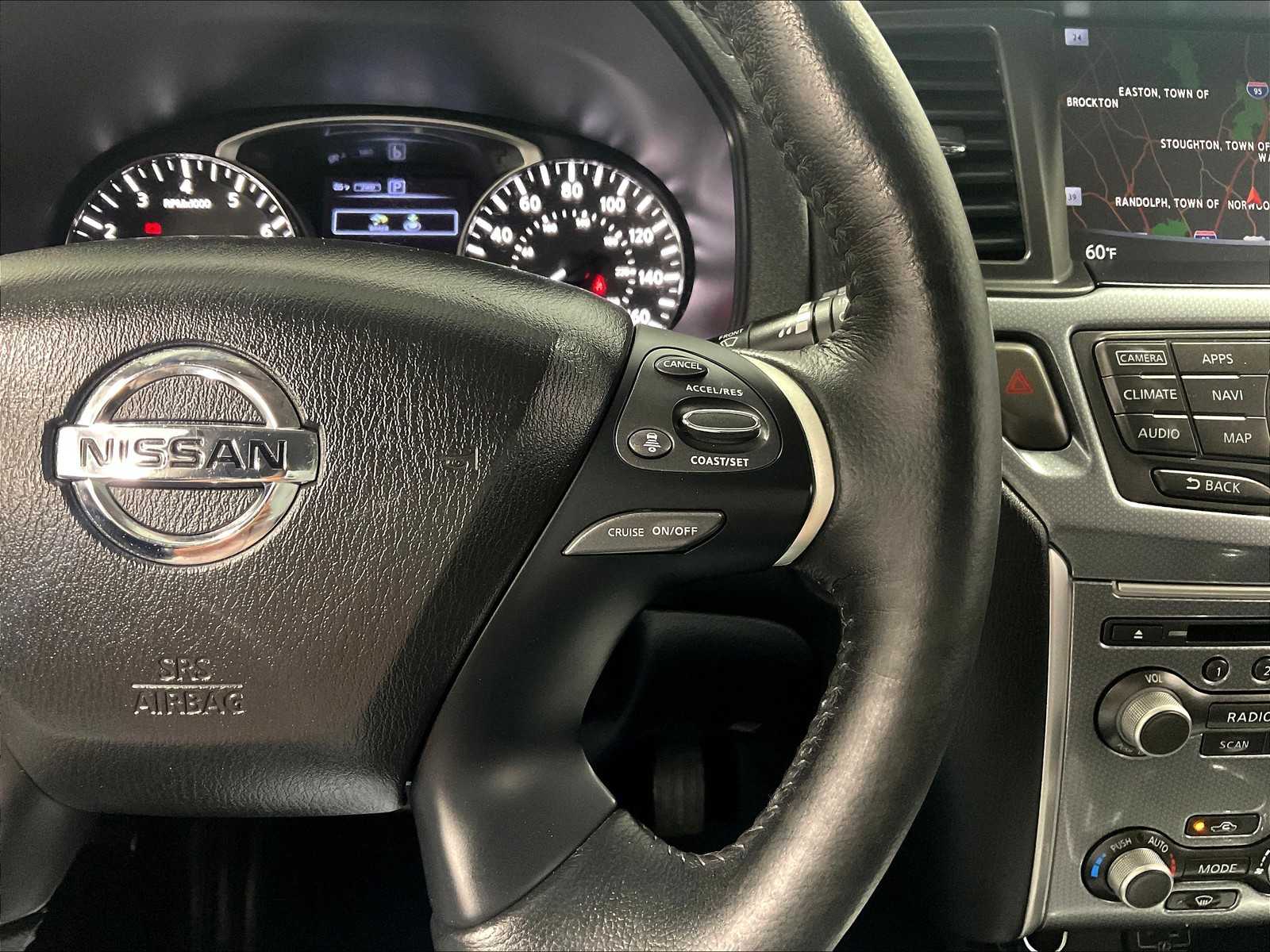 2019 Nissan Pathfinder SL photo 24