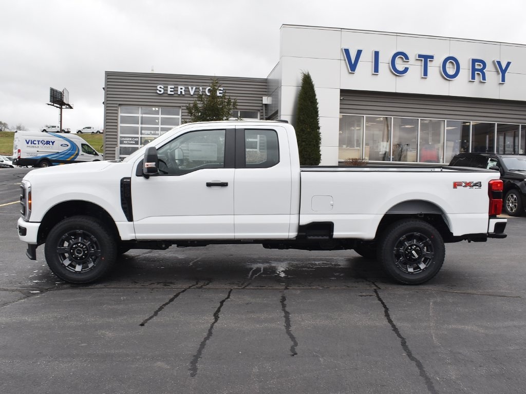2025 Ford F-350 XL photo 2